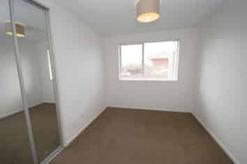 2/281 Sunset Road, Sunnynook