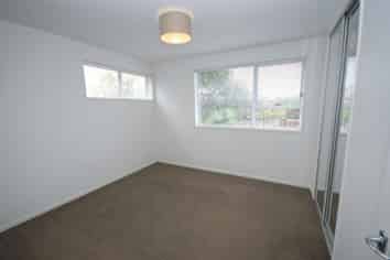 2/281 Sunset Road, Sunnynook