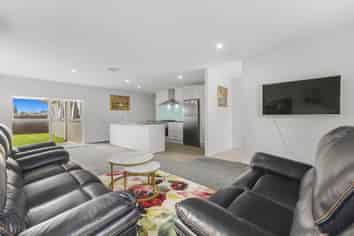 52 Popokatea Drive, Takanini