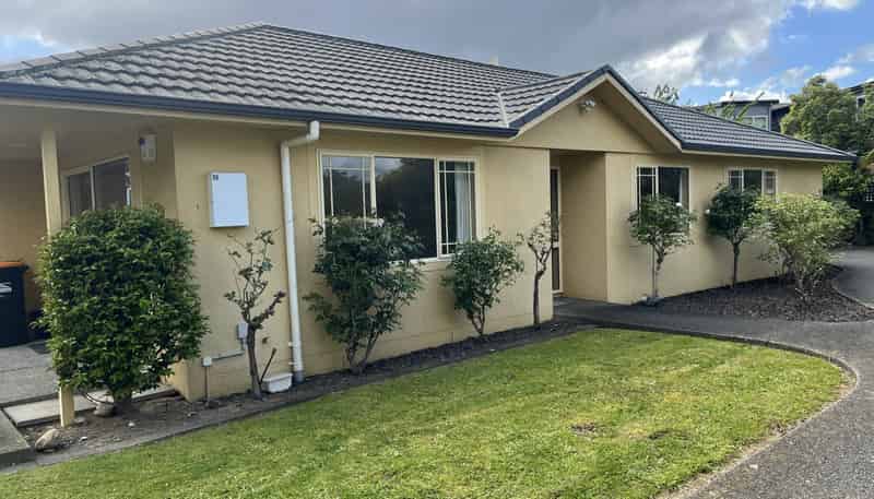 88 Florence Avenue, Roslyn