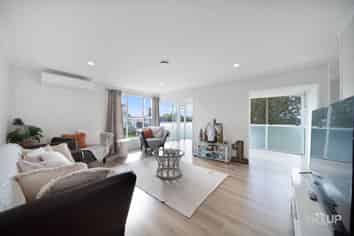 4 Pike Place, Mangere East