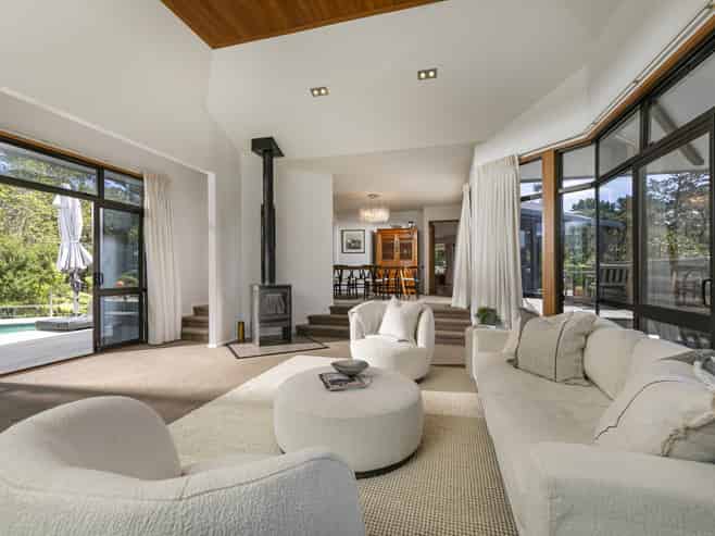 6 Te Kawau Pass, Greenhithe