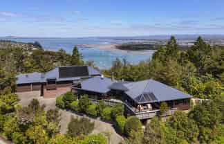 6 Te Kawau Pass, Greenhithe