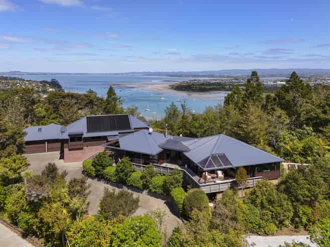 6 Te Kawau Pass, Greenhithe