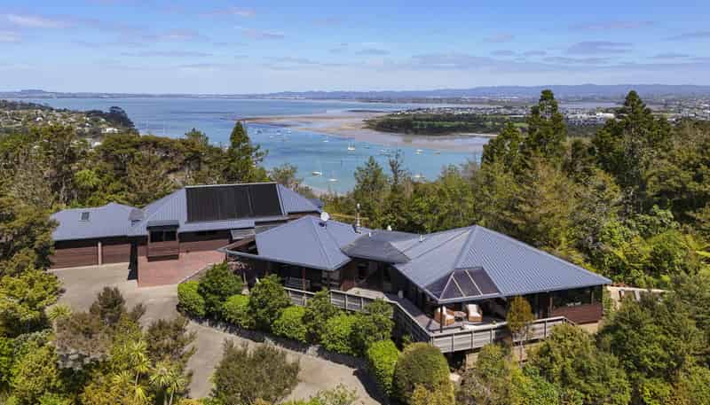 6 Te Kawau Pass, Greenhithe