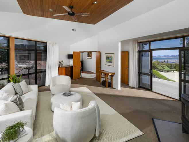 6 Te Kawau Pass, Greenhithe
