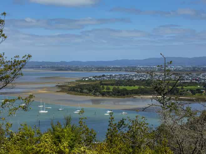 6 Te Kawau Pass, Greenhithe