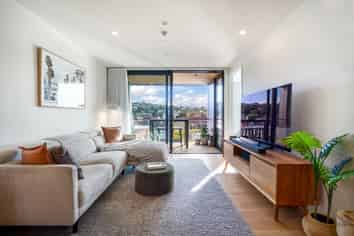 202/32 Anzac Road, Browns Bay