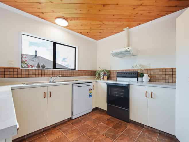 2/16 Newall Avenue, Stoke
