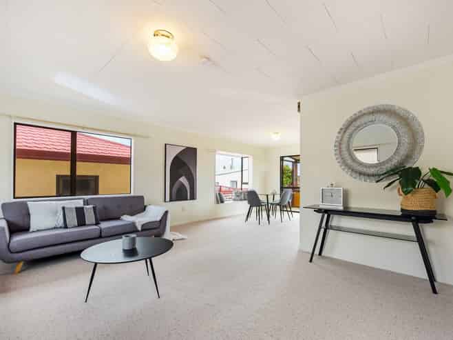 2/16 Newall Avenue, Stoke