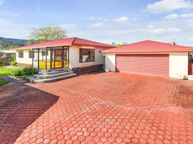 2/16 Newall Avenue, Stoke