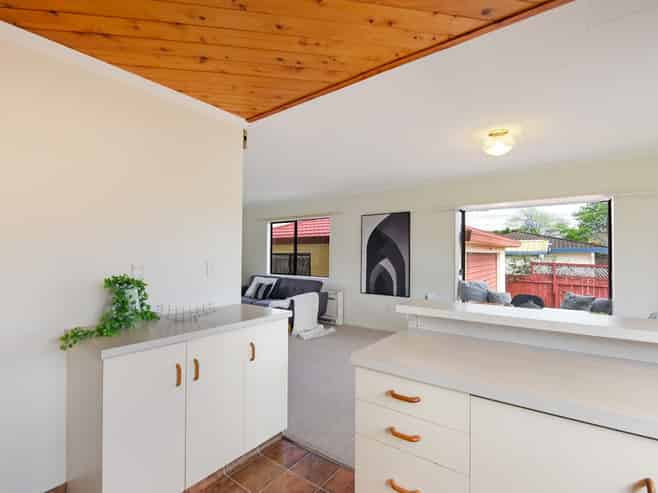 2/16 Newall Avenue, Stoke