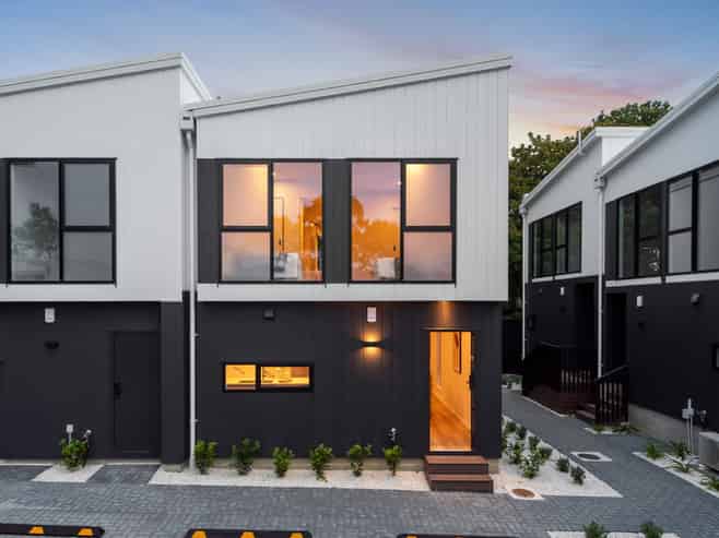 16-18 Handley Avenue, Narrow Neck