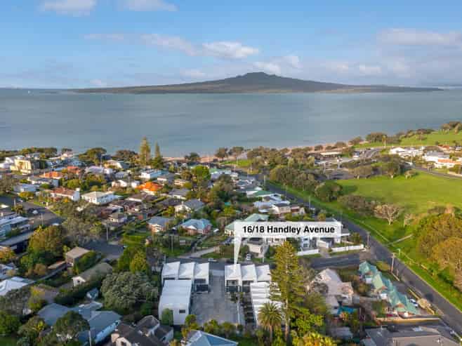 16-18 Handley Avenue, Narrow Neck