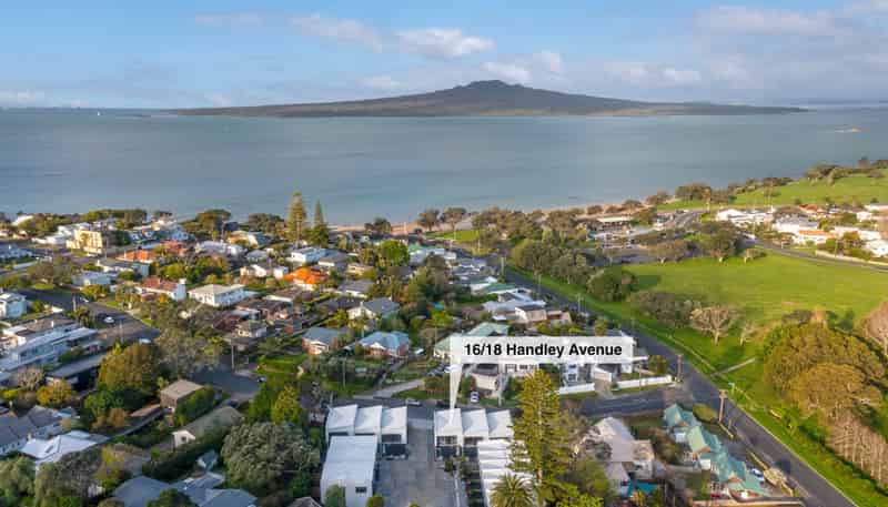 16-18 Handley Avenue, Narrow Neck