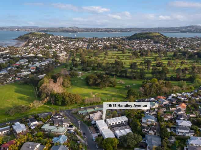 16-18 Handley Avenue, Narrow Neck