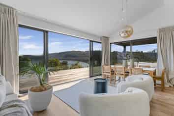33 Whakamoenga Point, Acacia Bay