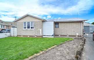 301 Ruru Place, Camberley