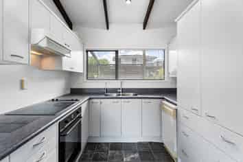 6A Howard Road, Northcote