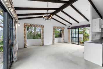 6A Howard Road, Northcote