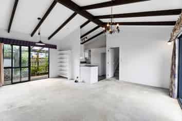 6A Howard Road, Northcote