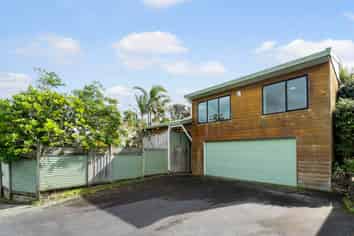 6A Howard Road, Northcote