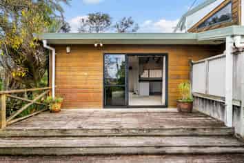 6A Howard Road, Northcote