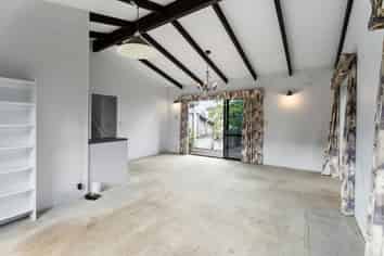 6A Howard Road, Northcote