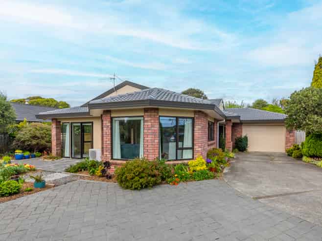 64 Cedar Drive, Paraparaumu Beach