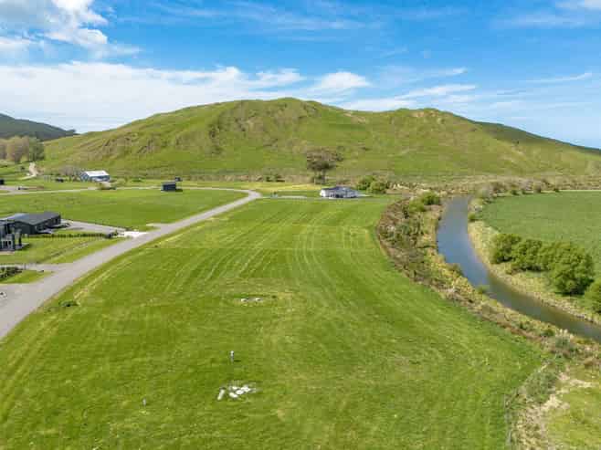 44 Punawaitai Road , Omakere