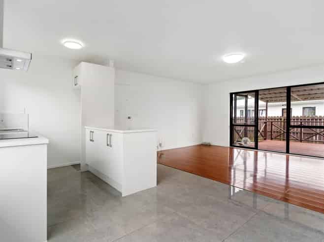 2/10 Trevor Hosken Drive, Wiri