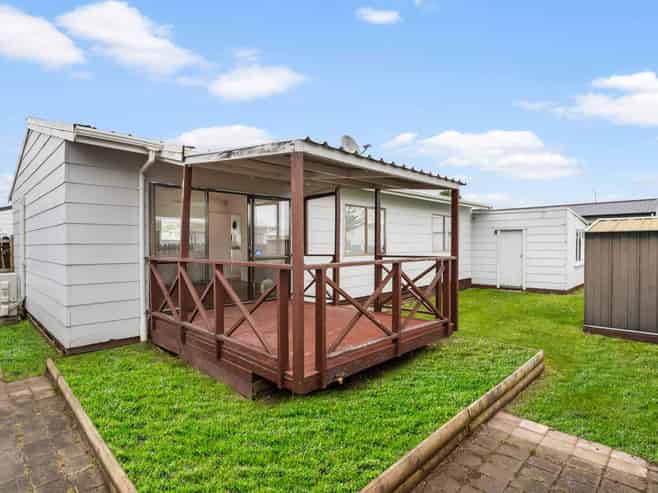 2/10 Trevor Hosken Drive, Wiri