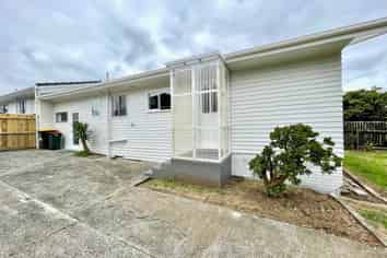 2/16 Sandra Avenue, Otara