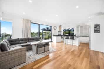 48 Roberta Crescent, Orewa