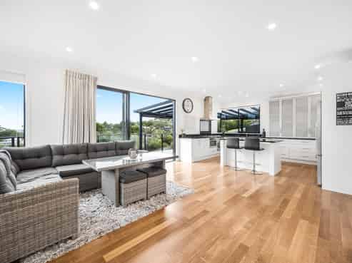 48 Roberta Crescent, Orewa