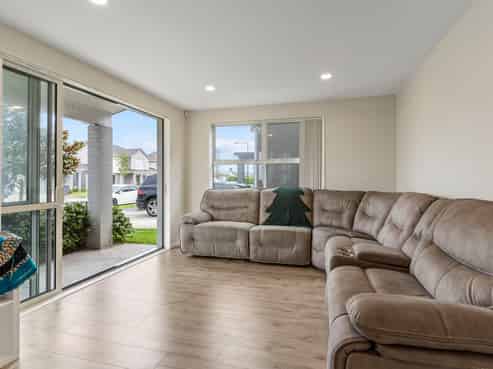 9 Flight Place, Takanini