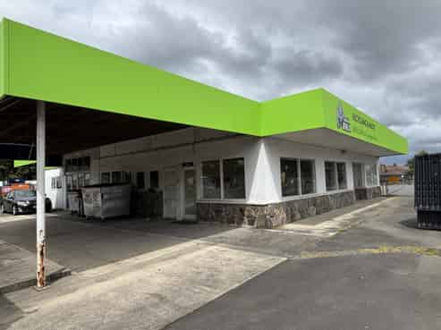 Prominent corner site in Pyes Pa