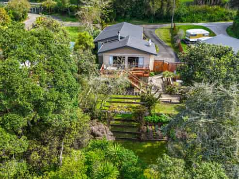 368 Whangaparaoa Road, Stanmore Bay