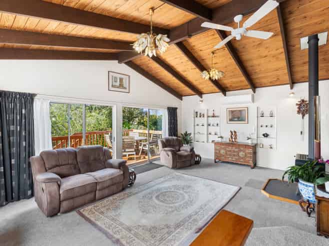 368 Whangaparaoa Road, Stanmore Bay