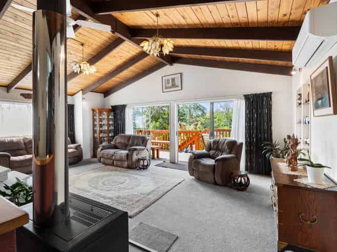 368 Whangaparaoa Road, Stanmore Bay