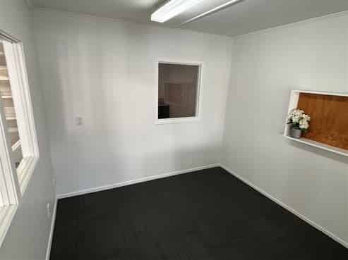 Trade Haven on Lake Rd