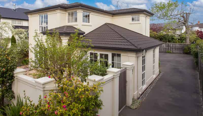 2/61 Murray Place, Merivale