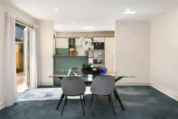 2/61 Murray Place, Merivale