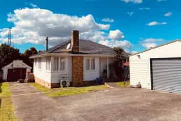 13 Flanshaw Road, Te Atatu South