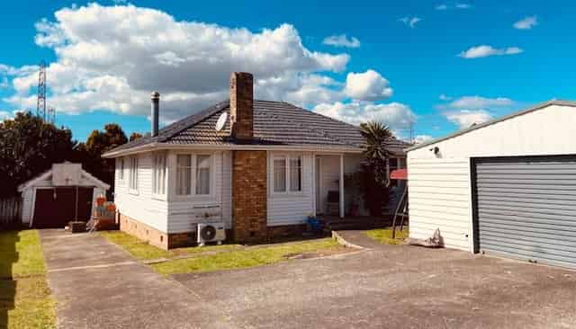 13 Flanshaw Road, Te Atatu South