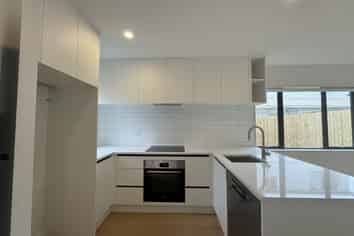 9/3 Eskdale Road, Birkdale