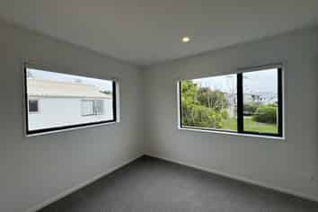 9/3 Eskdale Road, Birkdale