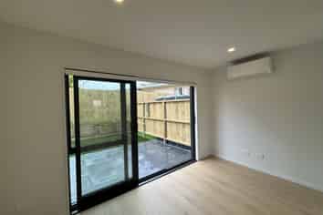 9/3 Eskdale Road, Birkdale