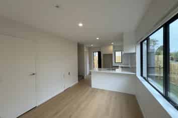 9/3 Eskdale Road, Birkdale
