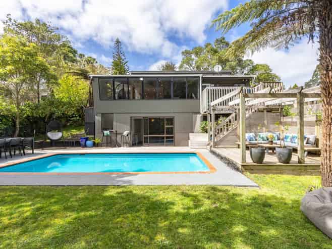97 Daffodil Street, Titirangi